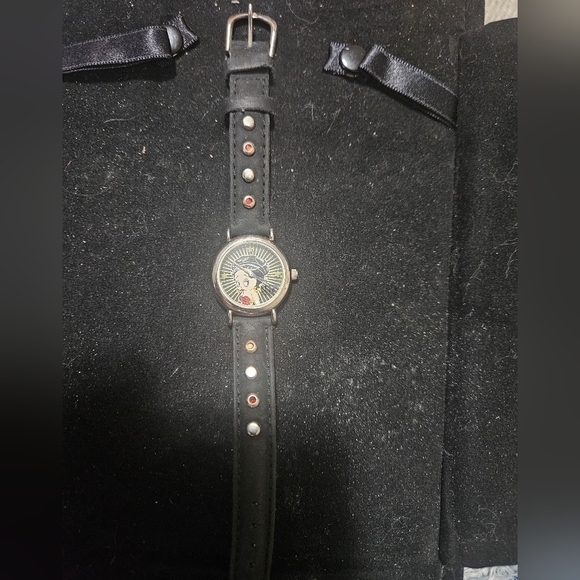 VINTAGE '00s BETTY BOOP WATCH - Picture 2 of 3